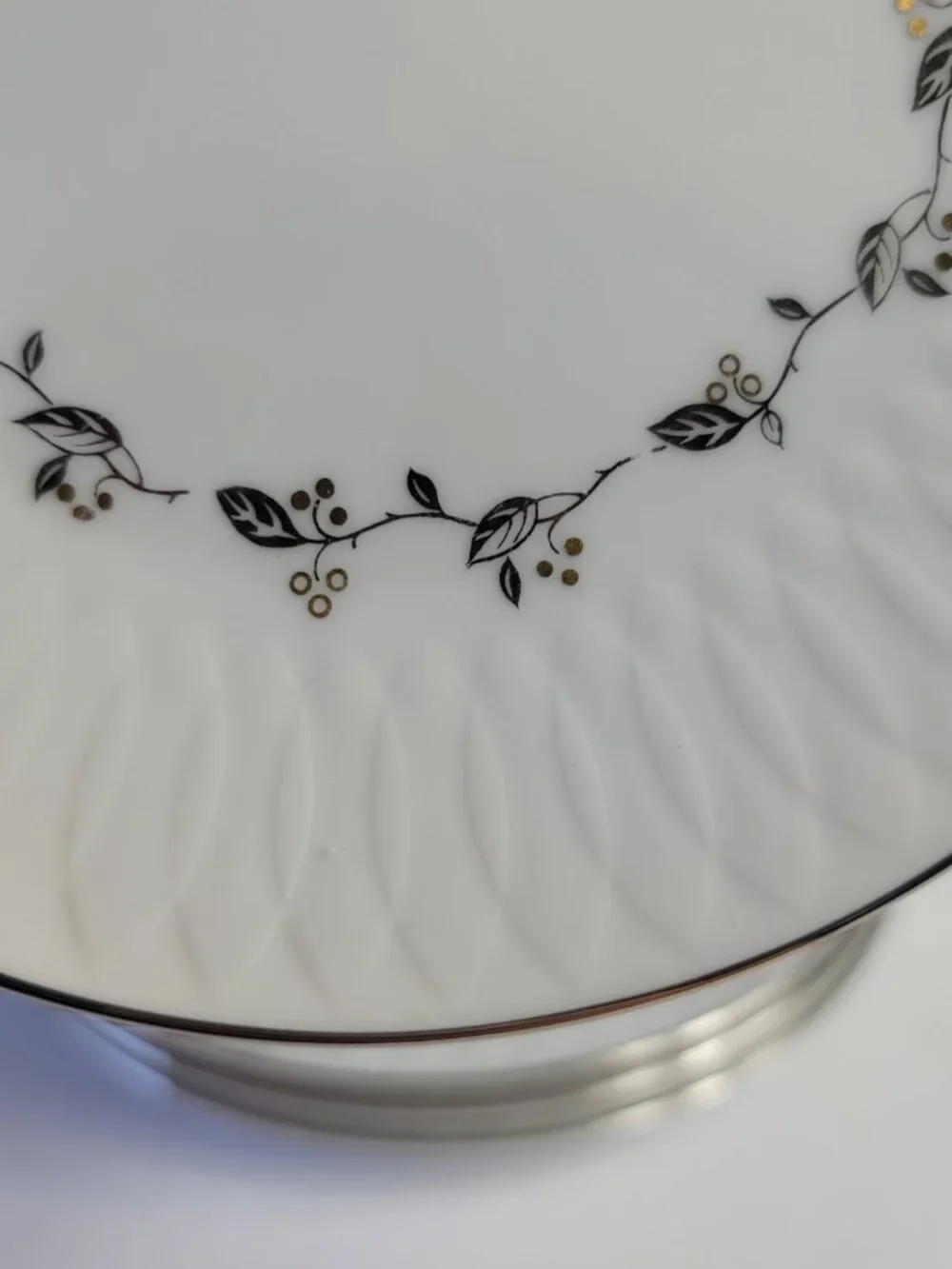 FOUR Sango Carillon Bread Plates White Gold Berries Platinum Leaves